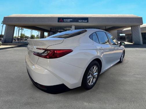 Ice 2025 Toyota Camry LE