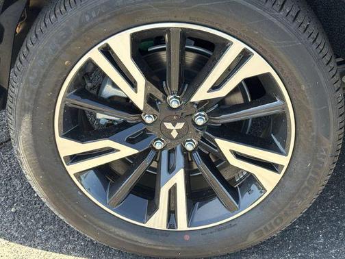 Labrador Black Pearl 2026 Mitsubishi Eclipse Cross SE