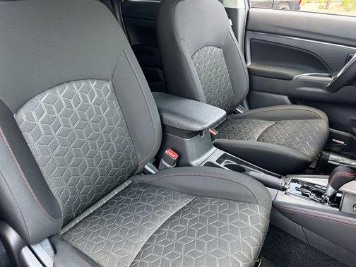 Mercury Gray Metallic 2026 Mitsubishi Outlander Sport 2.0 LE
