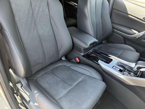 Alloy Silver Metallic 2026 Mitsubishi Eclipse Cross SE