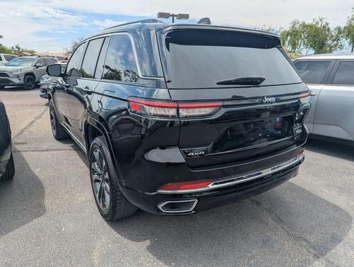 Diamond Black Crystal Pearlcoat 2023 Jeep Grand Cherokee Overland