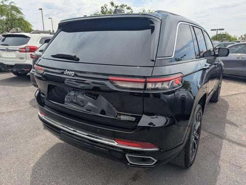 Diamond Black Crystal Pearlcoat 2023 Jeep Grand Cherokee Overland