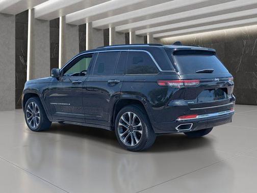 Diamond Black Crystal Pearlcoat 2023 Jeep Grand Cherokee Overland
