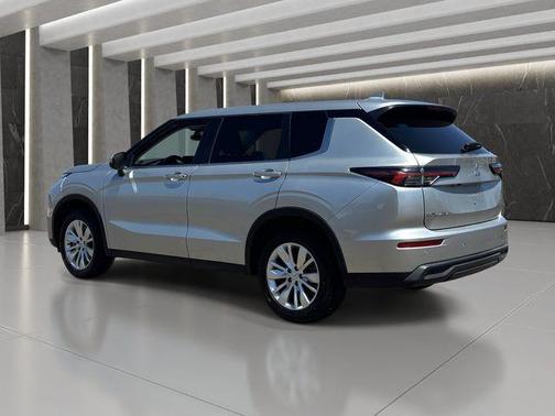 Graphite Gray Metallic/Black Roof 2025 Mitsubishi Outlander ES