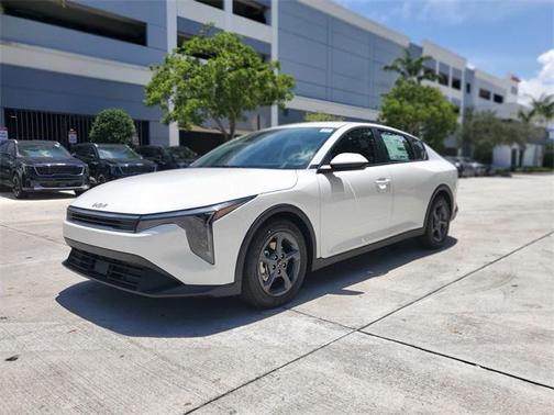 2025 Kia K4 LXS