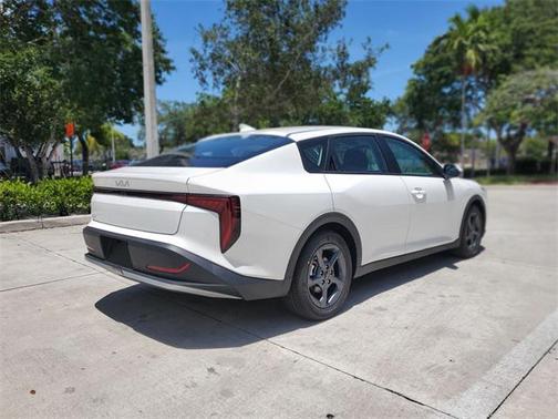 2025 Kia K4 LXS