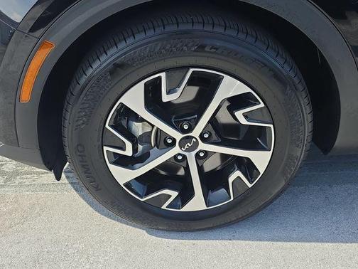 Ebony Black 2025 Kia Sportage EX