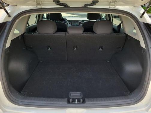 Snow White Pearl 2019 Kia Niro LX