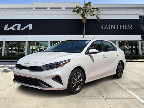 Snow White Pearl 2023 Kia Forte LXS
