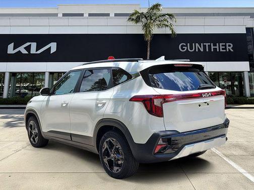 Snow White Pearl 2026 Kia Seltos EX