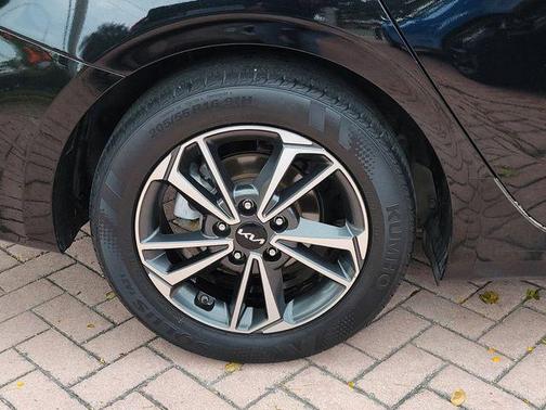 Aurora Black Pearl 2023 Kia Forte LXS