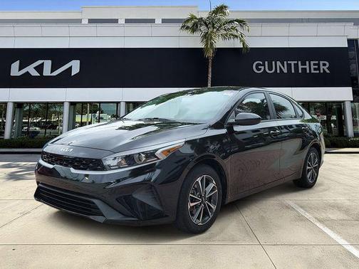 Aurora Black Pearl 2023 Kia Forte LXS