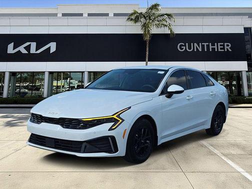 Snow White Pearl 2025 Kia K5 LXS