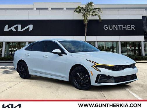 Snow White Pearl 2025 Kia K5 LXS