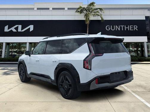 Glacial White Pearl 2026 Kia EV9 GT-Line