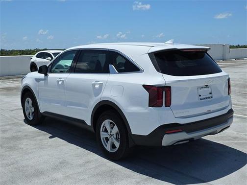 2025 Kia Sorento LX