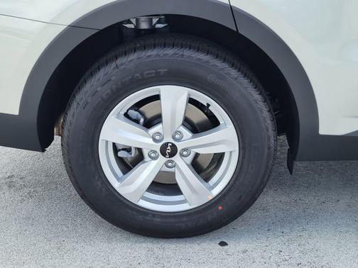 Ivory Silver 2026 Kia Sorento LX