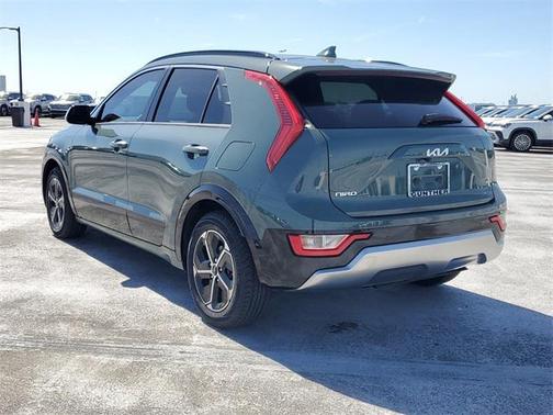 2023 Kia Niro SX
