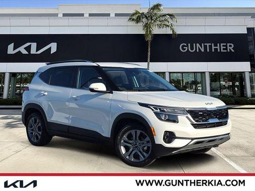 Snow White Pearl 2023 Kia Seltos S