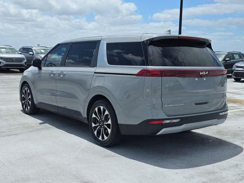 Ceramic Silver 2022 Kia Carnival EX