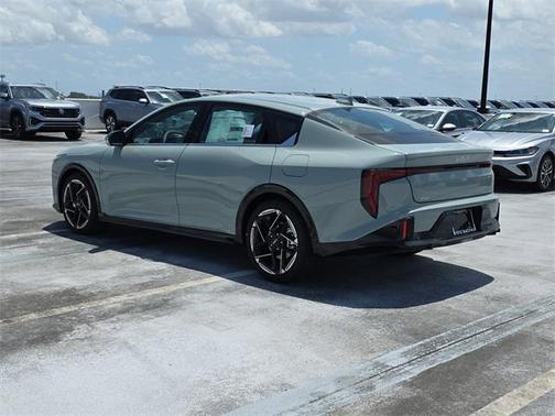 2025 Kia K4 GT-Line