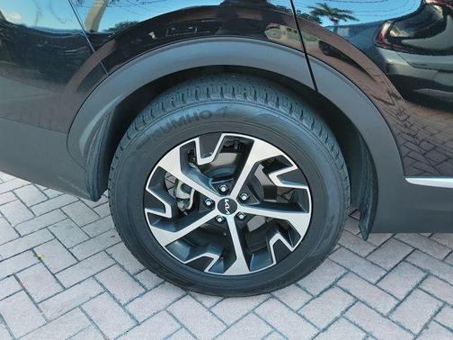 Ebony Black 2024 Kia Sportage EX
