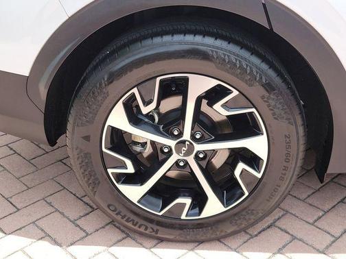 Glacial White Pearl 2025 Kia Sportage EX
