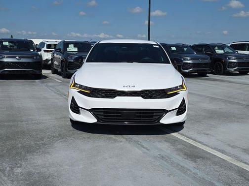 Glacial White Pearl 2024 Kia K5 GT-Line