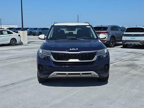 Dark Ocean Blue/White Roof 2023 Kia Seltos S