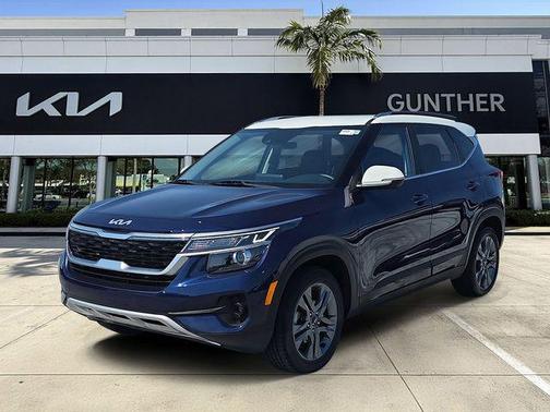 Dark Ocean Blue/White Roof 2023 Kia Seltos S