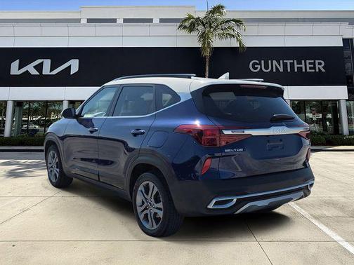 Dark Ocean Blue/White Roof 2023 Kia Seltos S