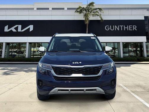 Dark Ocean Blue/White Roof 2023 Kia Seltos S