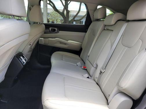 Glacial White 2026 Kia Sorento S