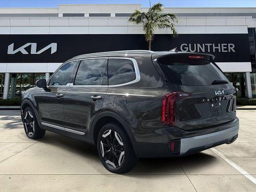 Dark Moss 2024 Kia Telluride S