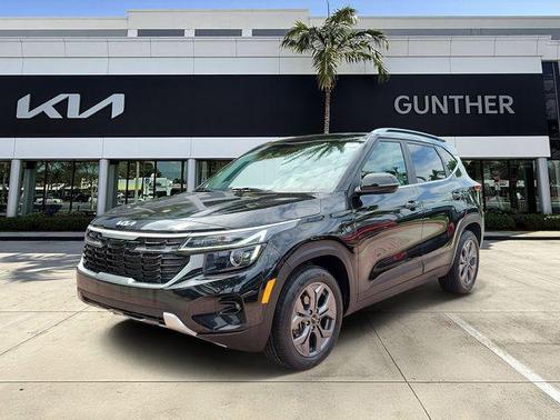 Fusion Black 2024 Kia Seltos S