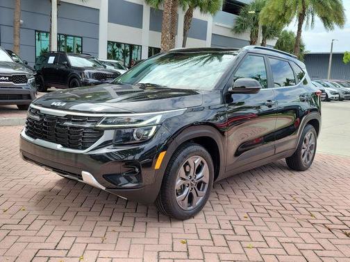 Fusion Black 2024 Kia Seltos S