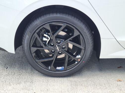 Snow White Pearl 2026 Kia K5 GT-Line