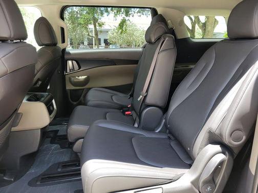 Aurora Black Pearl 2026 Kia Carnival LXS