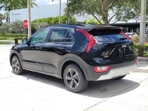 Aurora Black Pearl 2026 Kia Niro EX