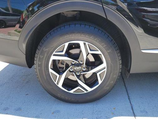Fusion Black 2024 Kia Sportage LX