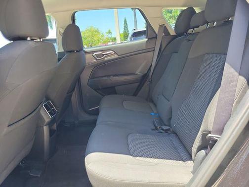 Fusion Black 2024 Kia Sportage LX