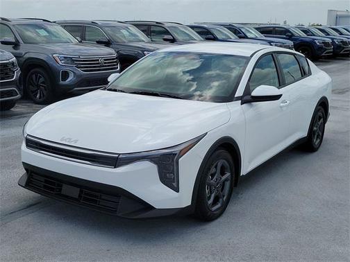 2025 Kia K4 LXS