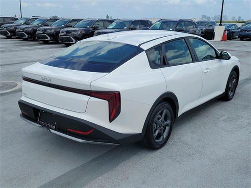 2025 Kia K4 LXS