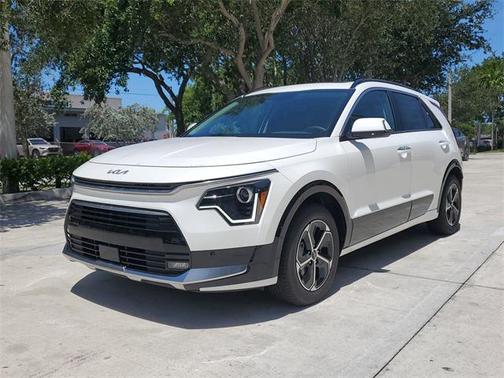2025 Kia Niro SX