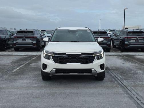 Snow White Pearl 2024 Kia Seltos S