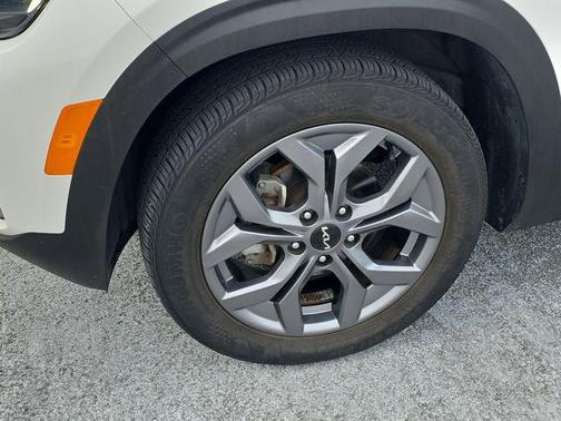 Snow White Pearl 2024 Kia Seltos S