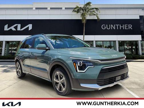 Cityscape Green 2024 Kia Niro EX