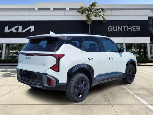Snow White Pearl 2027 Kia Seltos X-Line S