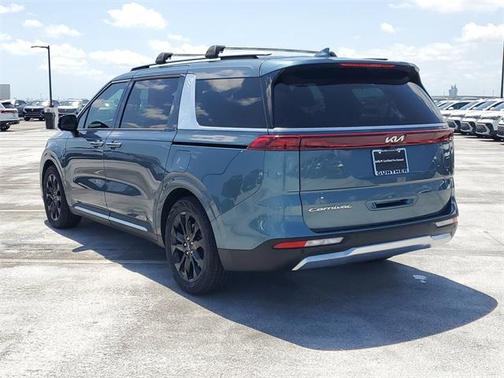 2022 Kia Carnival SX