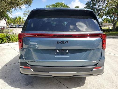 2025 Kia Carnival SX
